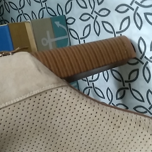 Heels - Picture 3 of 3